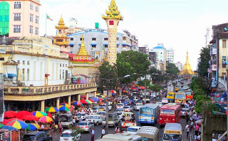 Yangon_Mahabandoolah_Street