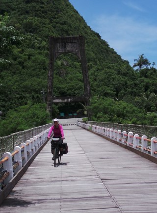 Crossing the Donghe bridge