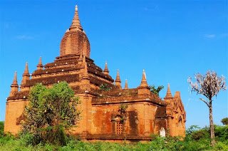 One of the many Bagan Temples