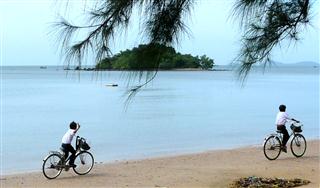 Boys_on_Bikes