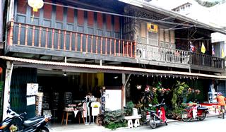 Chanthaboon_Waterfront_shop_houses