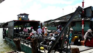 Ferry_to_An_Thanh