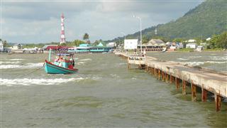 Jetty_out_to_Ferry