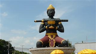 King_Dambong_statue