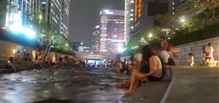 Cheonggye Stream at night