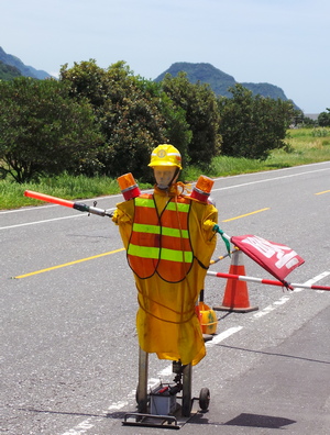 Automated roadwork dummy